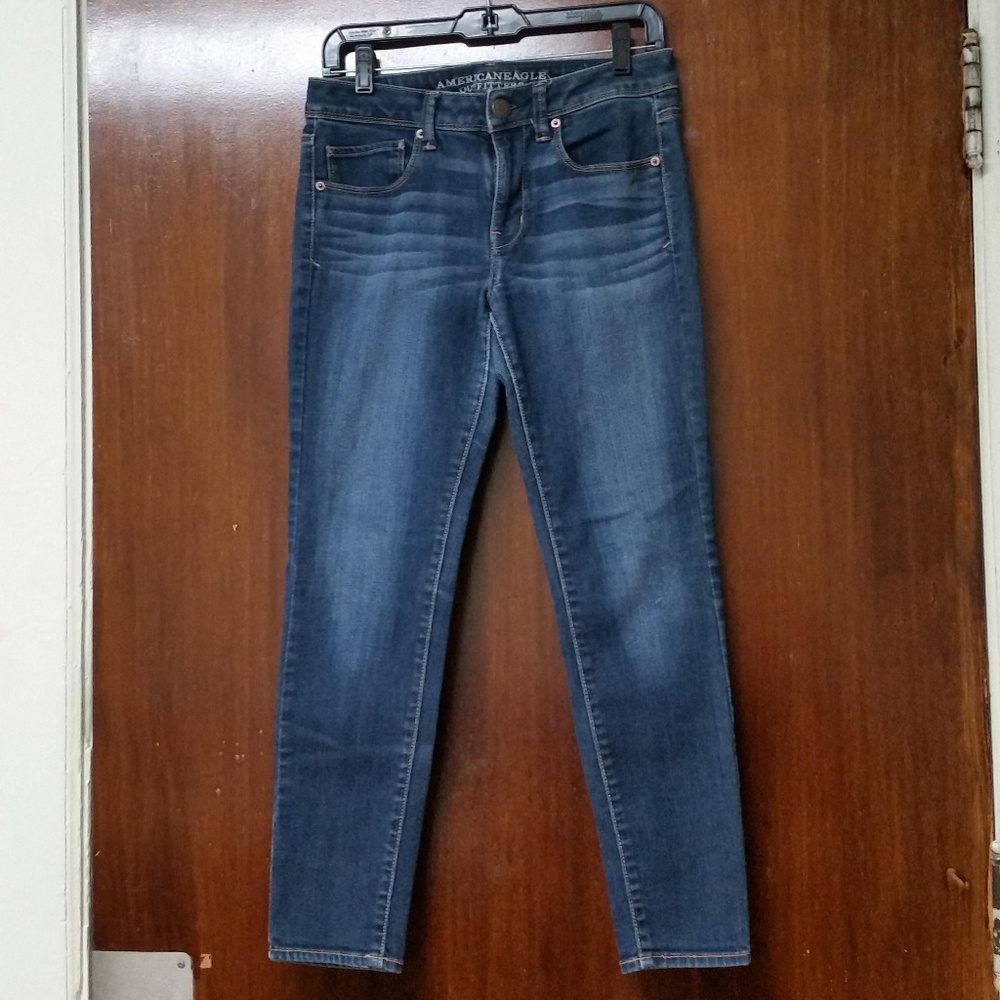 Super Skinny Jeans. AMERICAN EAGLE. Women's size 6